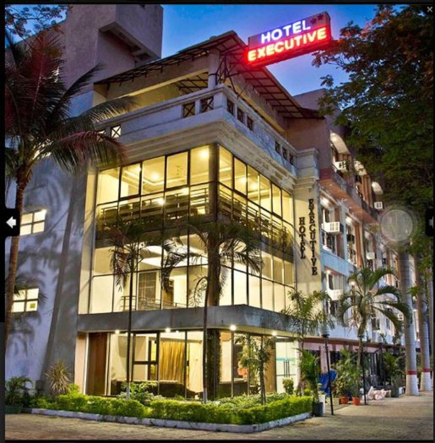 Hotel Executive Сурат Екстериор снимка
