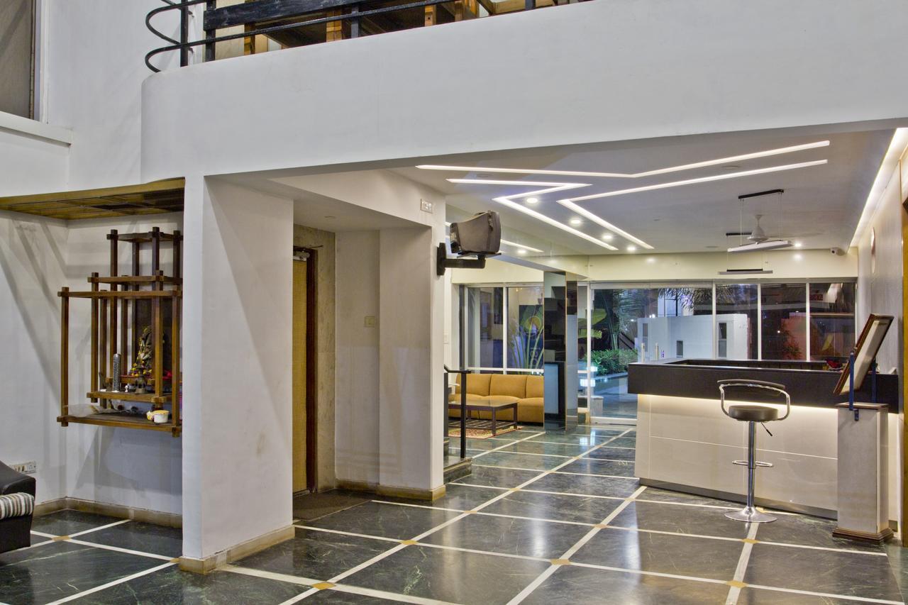 Hotel Executive Сурат Екстериор снимка