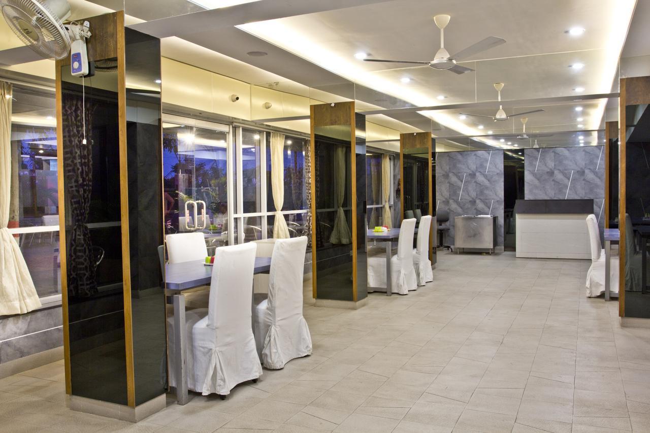 Hotel Executive Сурат Екстериор снимка